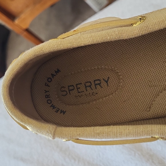 Sperry - Picture 2 of 5